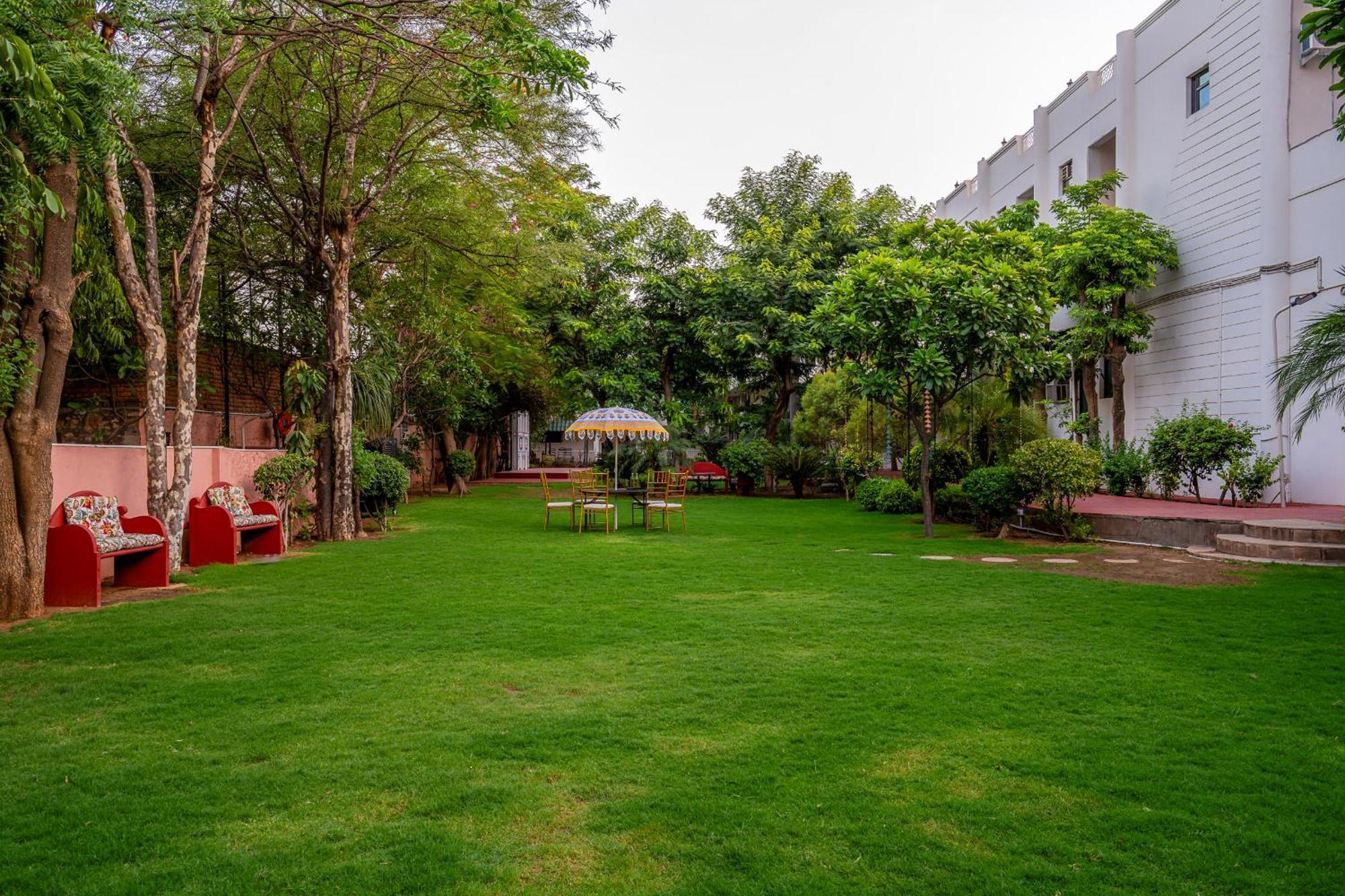Nine Palms Resort Jaipur Bagian luar foto