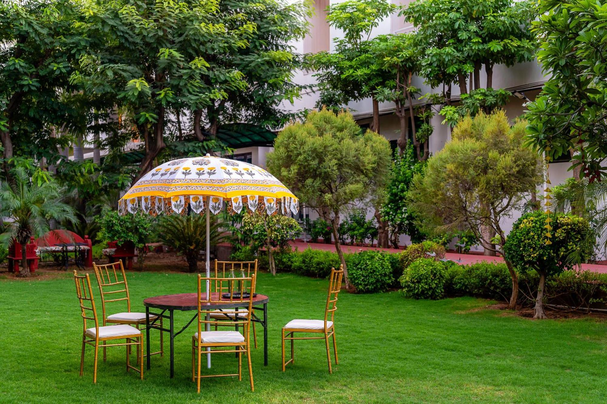 Nine Palms Resort Jaipur Bagian luar foto